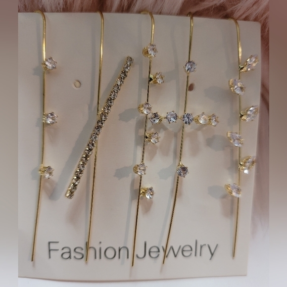 5 Cubic Zirconia Decor Earrings - Picture 4 of 4